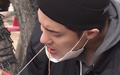 '나 혼자 산다' 성훈, 해산물 풀코스 '폭풍 먹방'
