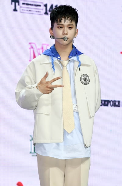 [TEN 포토] T1419 케빈 '촉촉한 눈빛'