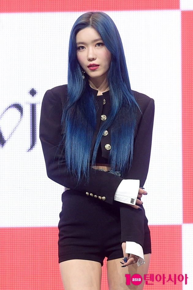 [TEN 포토] 우주소녀 다원 '파랑 머리도 완벽 소화'