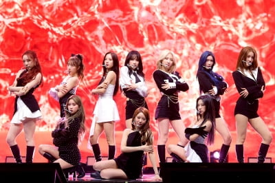 "모든 걸 걸었다"…우주소녀, 뜨거운 심장과 차가운 표정으로 컴백 [종합]