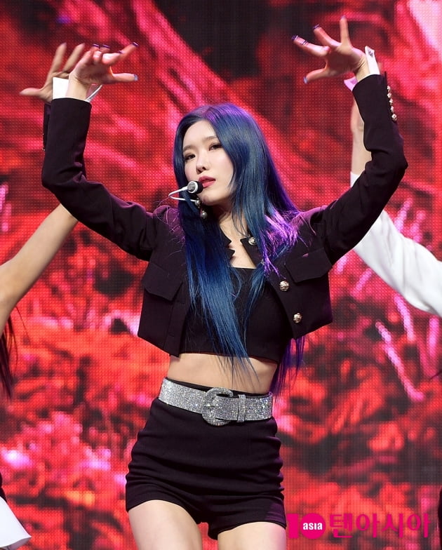 [TEN 포토] 우주소녀 다원, '우아하게'