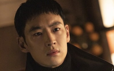 '모범택시' 이제훈, 운전·싸움·위장 다 되는 한국형 다크히어로