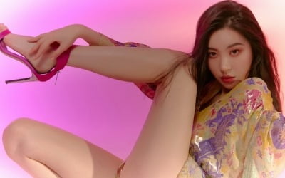 선미, 한껏 드러낸 다리…파격 포즈 '눈길'