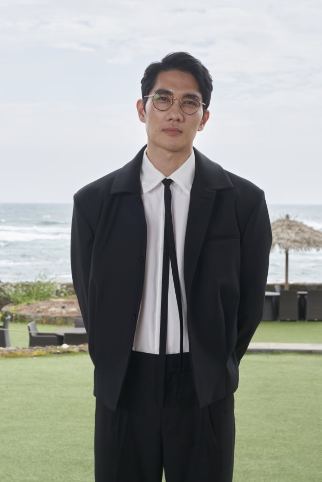 배우 엄태구가 2일 열린 영화 '낙원의 밤' 온라인 제작보고회에 참석했다. / 사진제공=넷플릭스