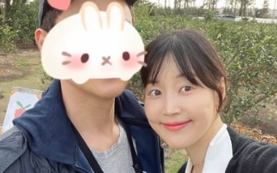'임신' 한지혜, ♥검사남편과 "제주 바닷가 산책" 태교 중