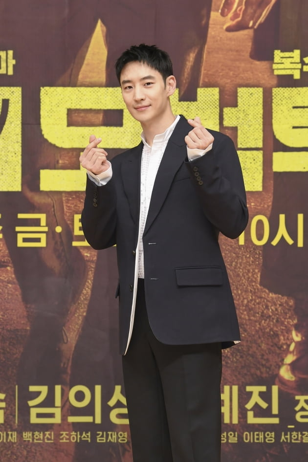 배우 이제훈이 6일 오후 온라인 생중계된 SBS 새 금토드라마 '모범택시' 제작발표회에 참석했다. /사진제공=SBS