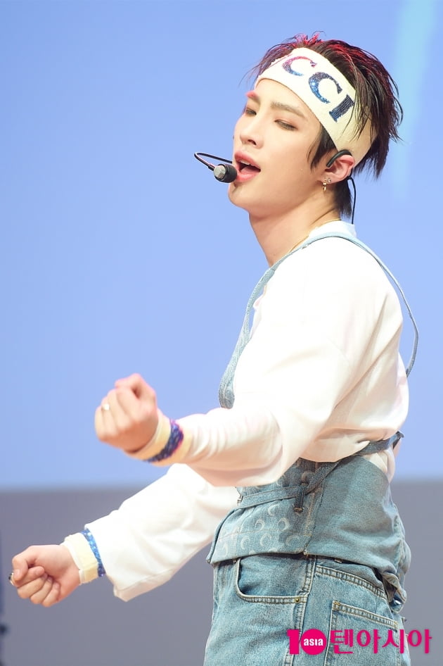 [TEN 포토] BAE173 무진, '주먹 불끈'