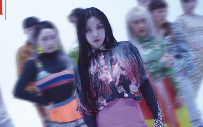 강렬·도발…마마무 휘인의 색깔은 '레드'