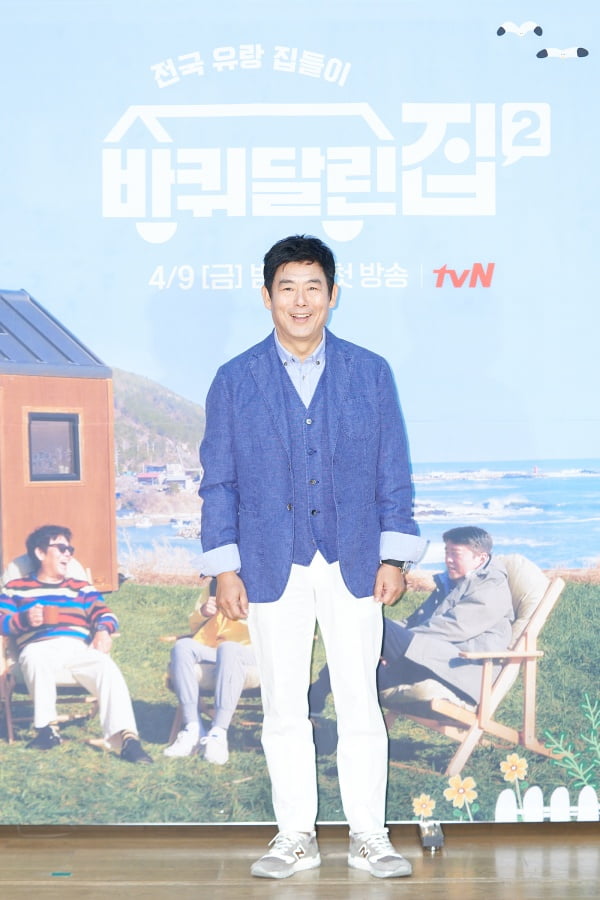 배우 성동일이 9일 오후 온라인 생중계된 tvN 새 예능프로그램 '바퀴 달린 집2' 제작발표회에 참석했다. /사진제공=tvN