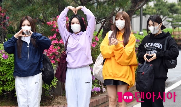 [TEN 포토] 브레이브걸스 '새차 타고 화려한 출근길'