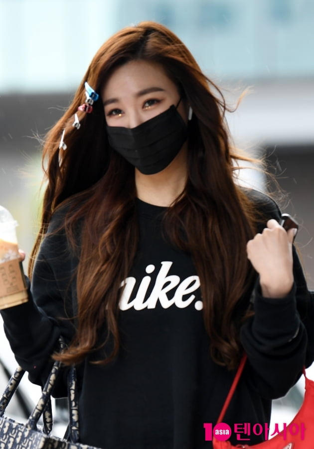 [TEN 포토] 티파니 영 '머리핀이 몇개야?'