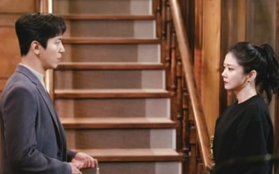 '대박부동산' 장나라X정용화, 적색경보? 기묘한 투샷