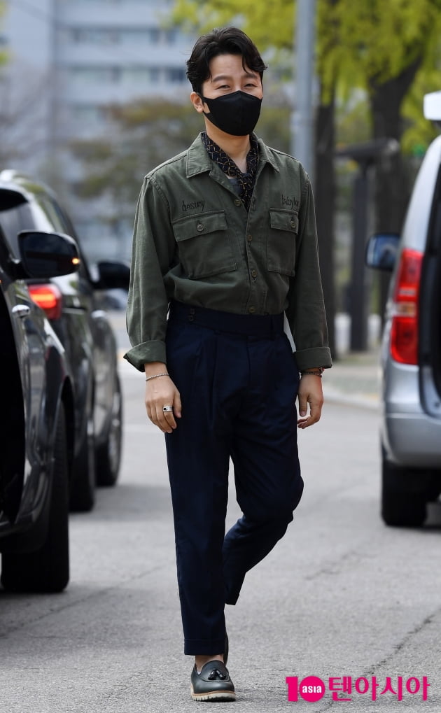 [TEN 포토] 정엽 '화려한 출근길'