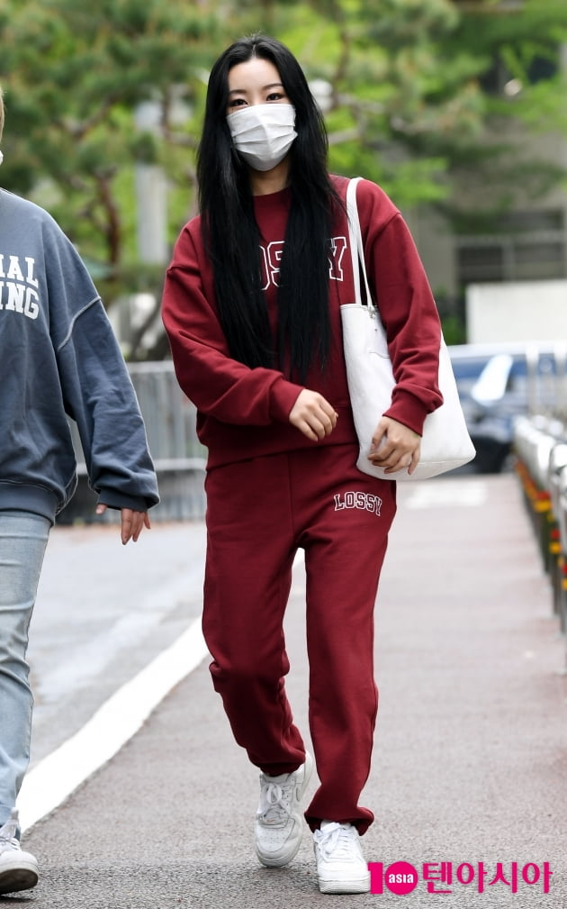 [TEN 포토] 마마무 휘인 '출근길은 편안한 트레이닝복으로'