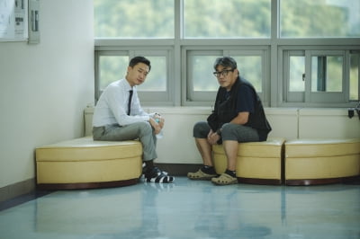 '서복' 공유X박보검, 비하인드 스틸 공개…브로맨스 기대감 UP