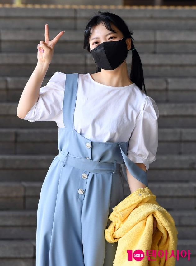 [TEN 포토] 요요미 '청량함 넘치는 브이~'