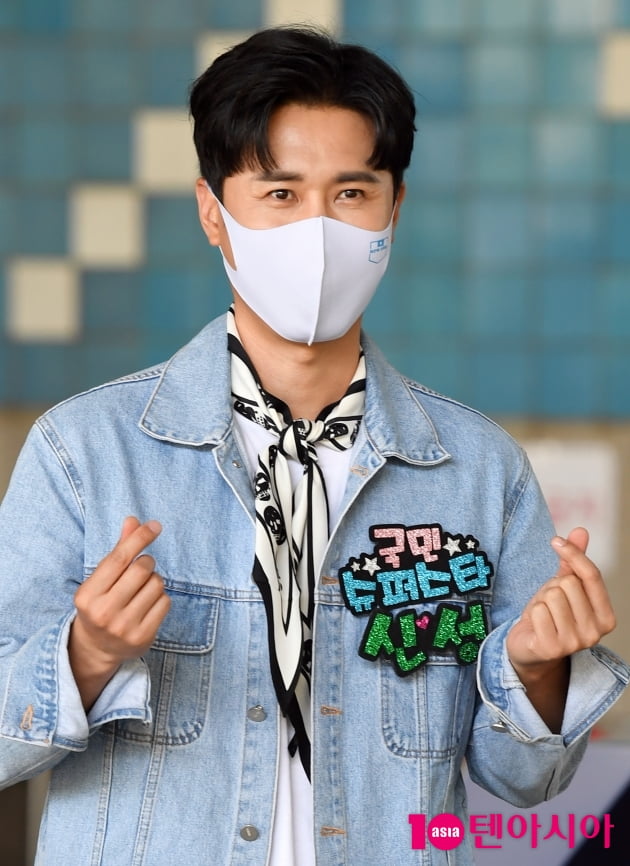 [TEN 포토] 신성 '여심 사로잡는 하트'