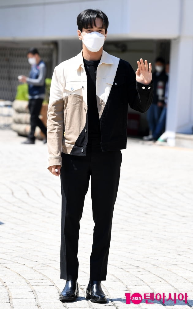 [TEN 포토] 정용화 '4년만에 라디오 출연'
