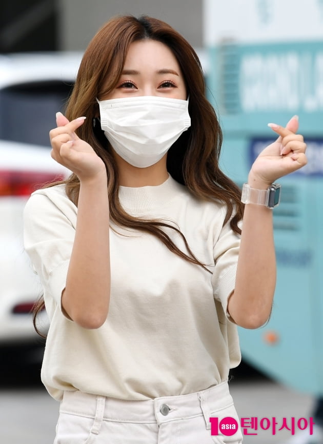 [TEN 포토] 홍지윤 '하트도 깜찍해'
