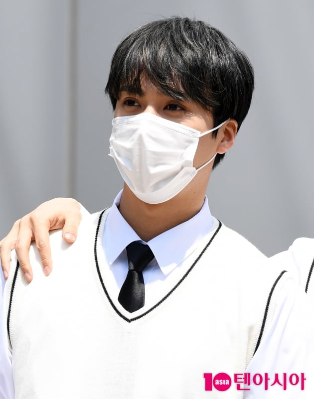 [TEN 포토] 하이라이트 손동운 '촉촉한 눈빛'
