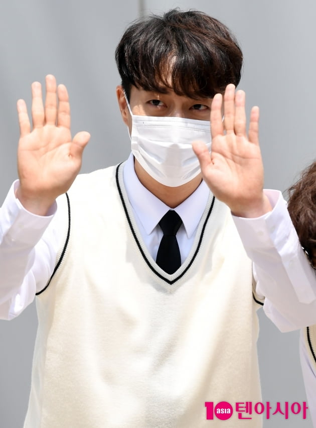 [TEN 포토] 하이라이트 윤두준 '청량한 비주얼 폭발'