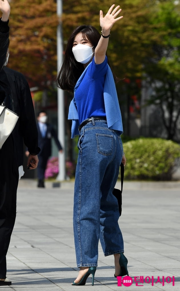 [TEN 포토] 다비치 이해리 '청으로 완벽한 깔맞춤'