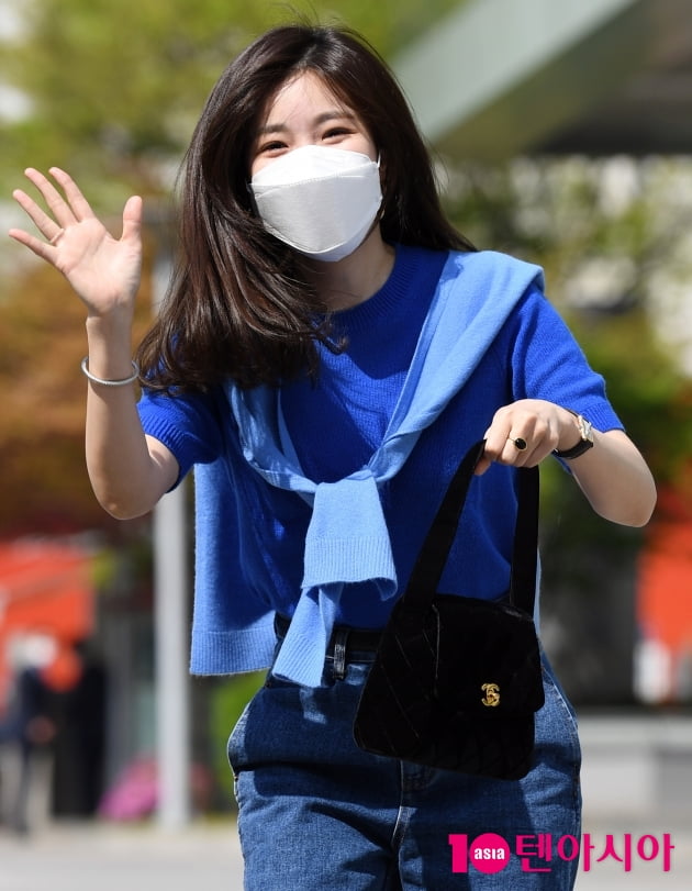[TEN 포토] 다비치 이해리 '검정색 핸드백이 포인트'