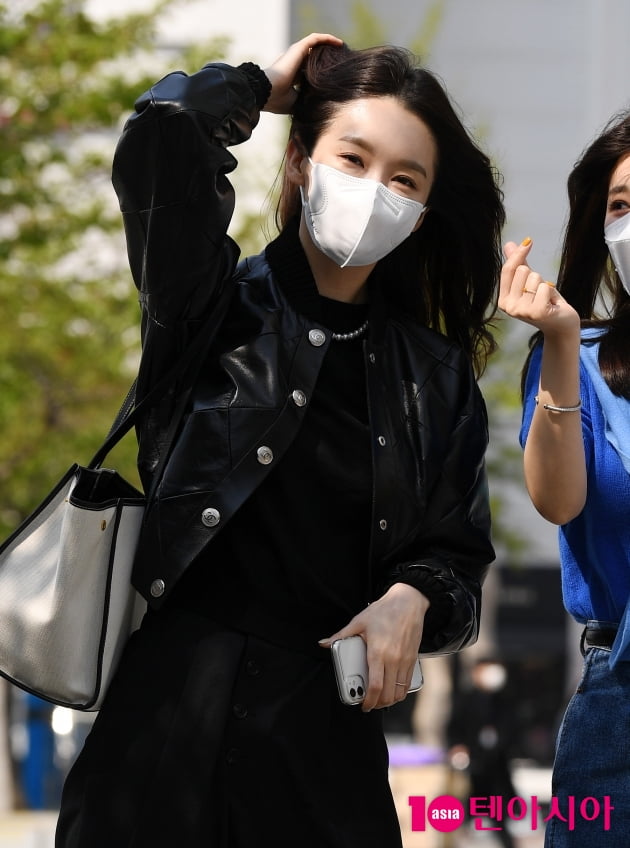 [TEN 포토] 다비치 강민경 '바람도 질투하는 미모'