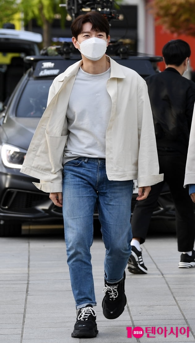 [TEN 포토] 포레스텔라 배두훈 '눈빛으로 말해요'