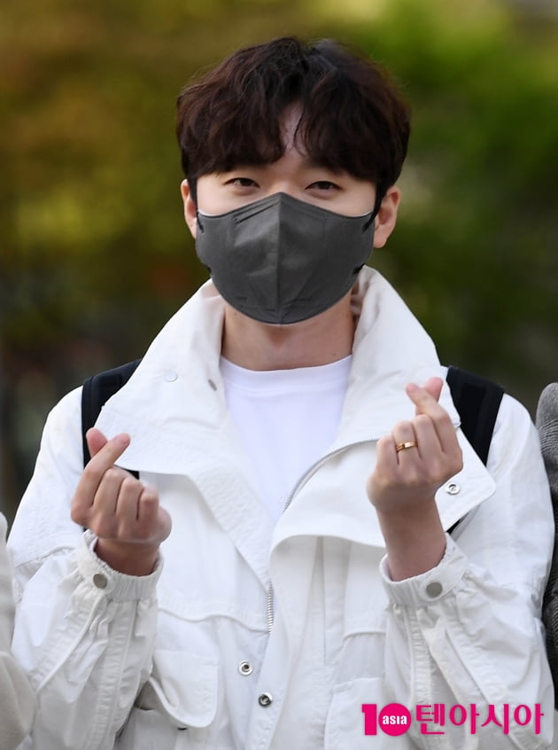 [TEN 포토] 포레스텔라 강형호 '눈부신 하트'