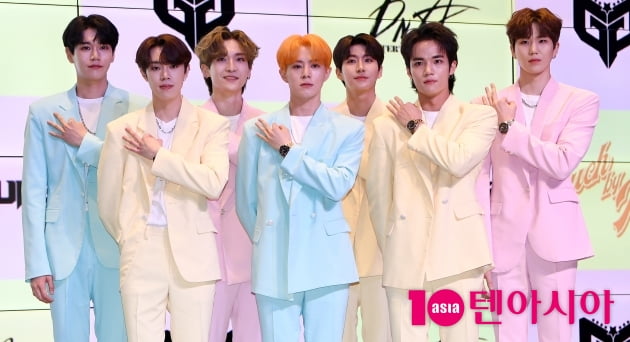 [TEN 포토] 멋진녀석들 '스페셜앨범 ‘Again’으로 컴백'