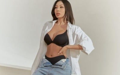 제시, 과감한 속옷 노출…압도적 볼륨감 [TEN★]