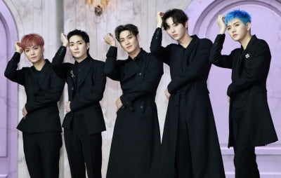 '컴백' 뉴이스트, 7년의 성장 담아 '낭만'을 꽃피우다 [종합]