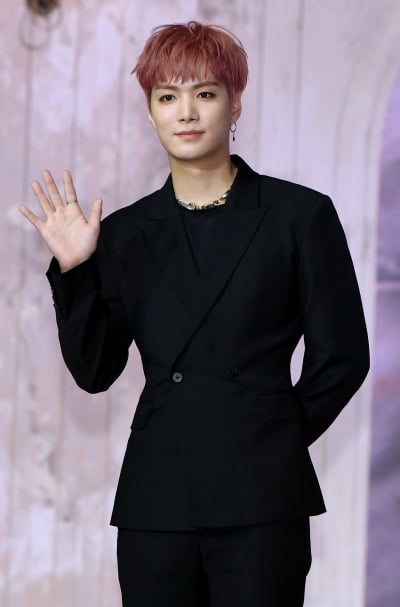 [TEN 포토] 뉴이스트 JR '촉촉한 눈빛'