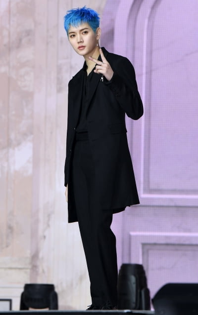 [TEN 포토] 뉴이스트 렌 '시크하게 브이'