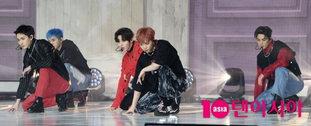 '컴백' 뉴이스트, 7년의 성장 담아 '낭만'을 꽃피우다 [종합] 