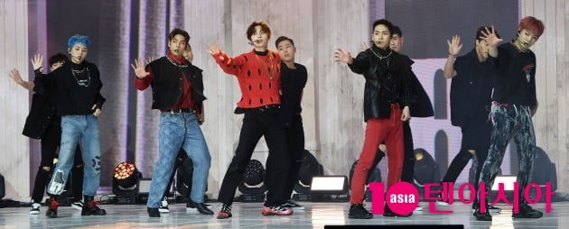 [TEN 포토] 뉴이스트 '화려한 컴백 쇼케이스 '