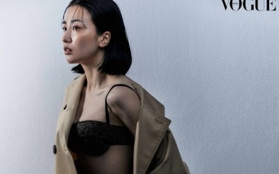 박하선 파격 노출, 단아함 벗고 섹시 입었네 [화보]