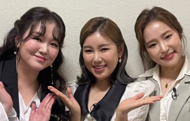 정미애 송가인 홍자 / 사진 = 포켓돌스튜디오 제공