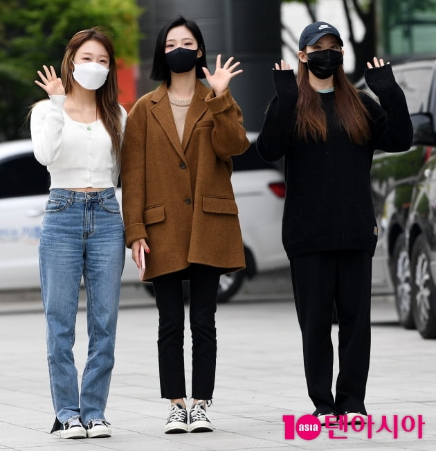[TEN 포토] 우주소녀 수빈-루다-여름 '쪼꼬미 다영만 안왔어요'