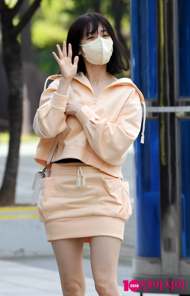 [TEN 포토] 박하선 '봄 트레이닝복 스타일링'