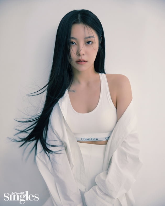 가수 휘인 /사진 = 싱글즈 제공