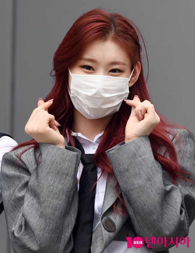 [TEN 포토] 있지 채령 '귀여운 하트'