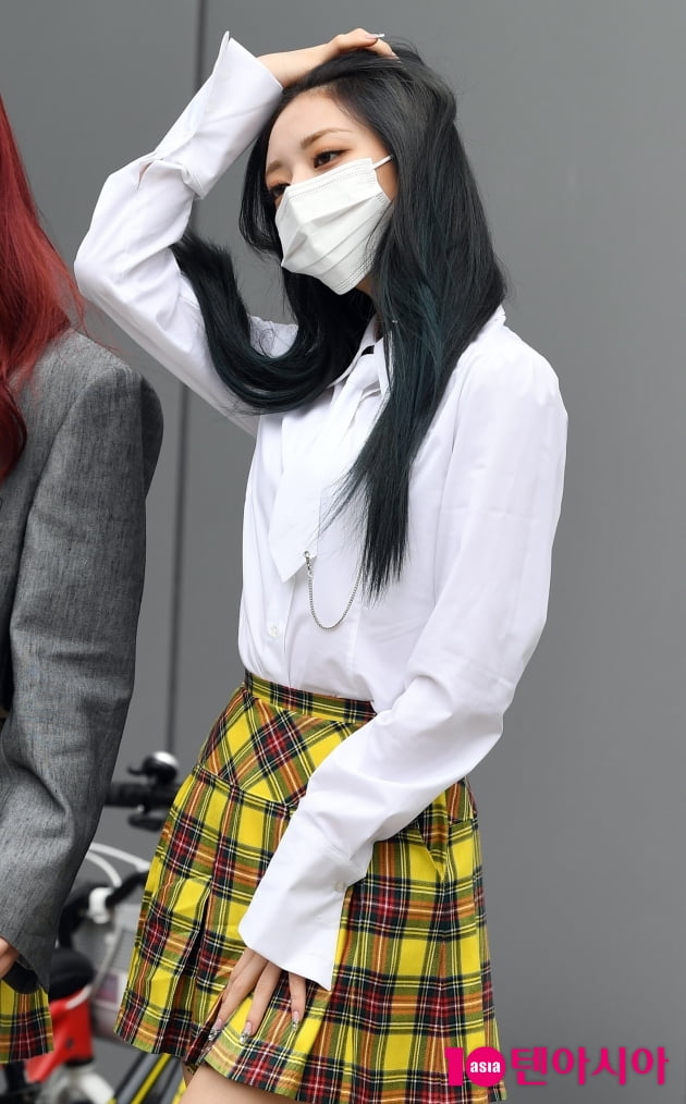 [TEN 포토] 있지 유나 '미모에 빠져드네'