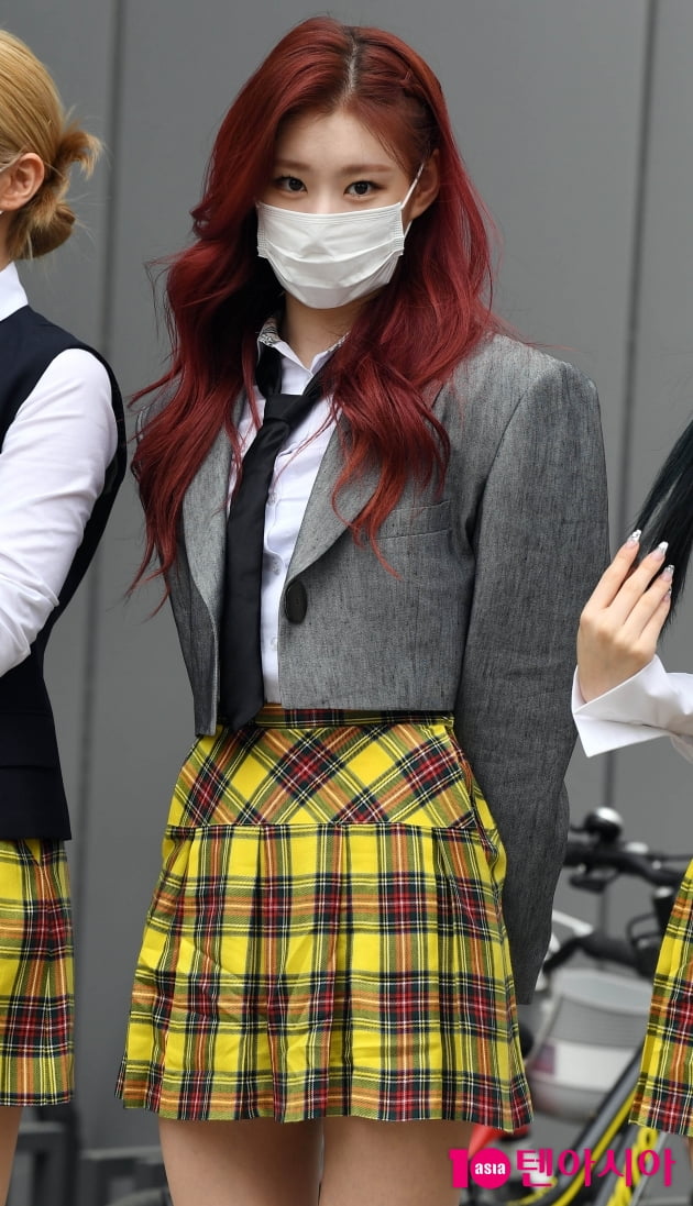 [TEN 포토] 있지 채령 '매혹적인 빨간머리'