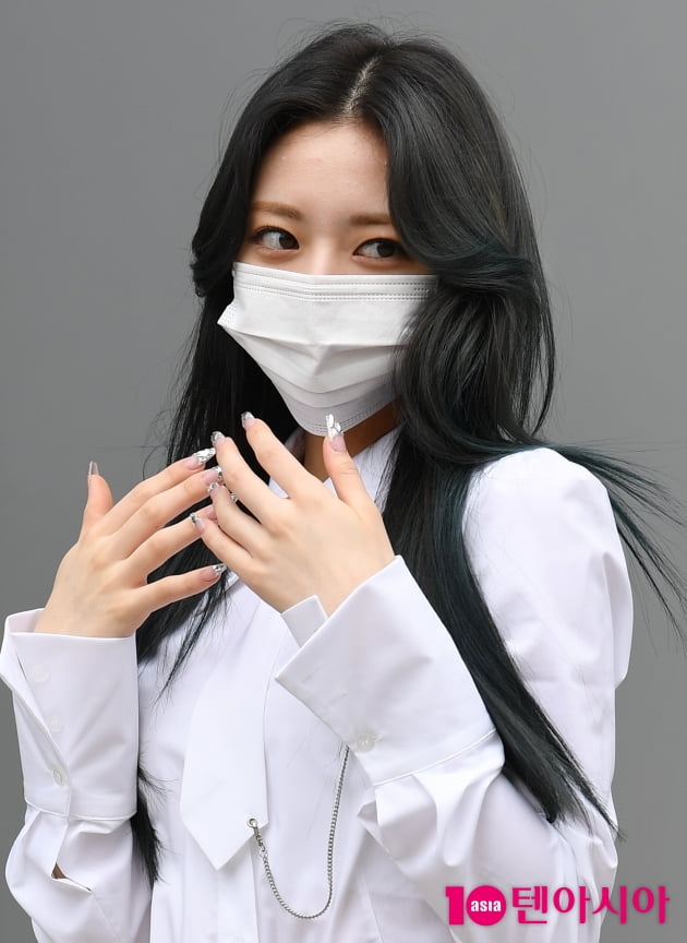 [TEN 포토] 있지 유나 '반짝반짝이는 네일아트'