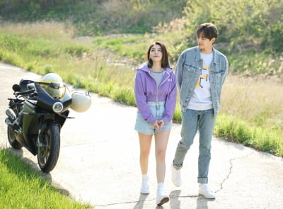 박은석·에일리 무슨 사이? 핑크빛 무드 '포착'