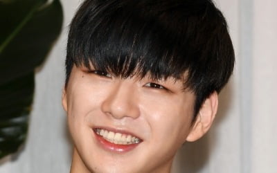 강다니엘·윤지성, 코로나 음성…활동 재개 [종합]