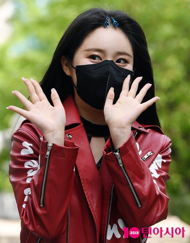 [TEN 포토] 브레이브걸스 민영 '상큼한 손인사'