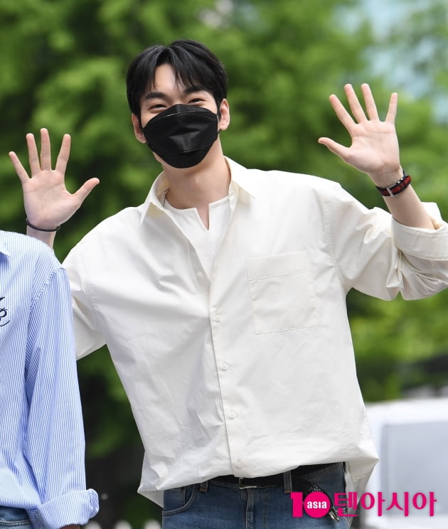 [TEN 포토] 미라클라스 한태인 '흥이 넘치는 인사'